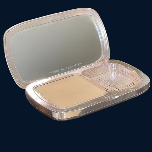 La Mer 02 Ecru Soft Moisture Powder Foundation SPF 30 - no sponge - Picture 1 of 4